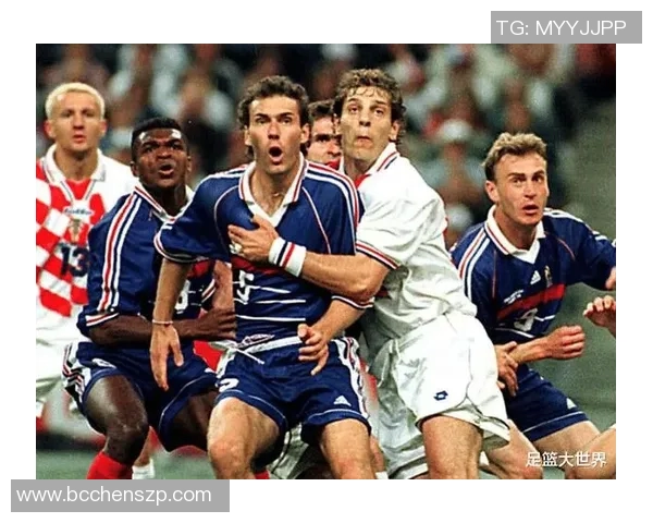 足球场上那些让人忍不住想揍的球星们：从挑衅到踩踏 谁才是真正的恶人